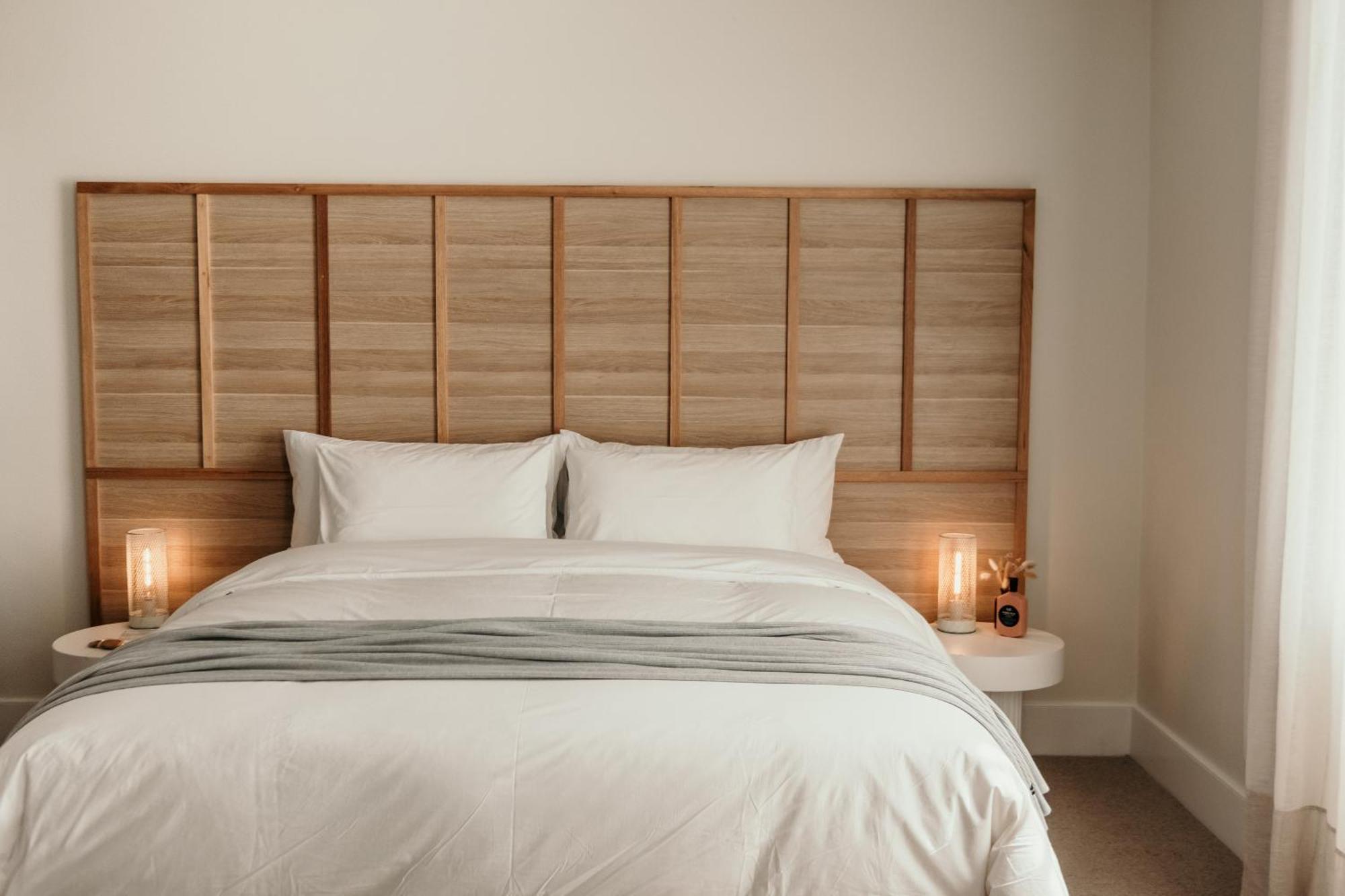 The Oak & Anchor Hotel 仙女港 外观 照片 A bed with a headboard